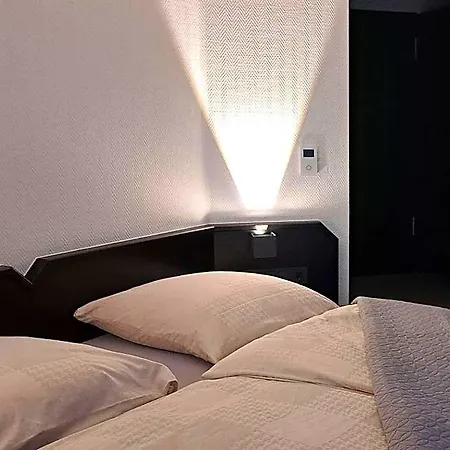 Augenblick Goodnight Hotel