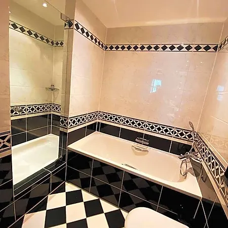 Augenblick Goodnight Hotel 3*